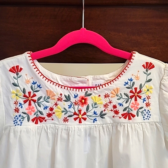 NWT Gap Girls' Embroidered White Top, Size L(10-11) - Picture 2 of 11